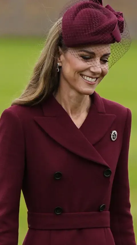 Melania’s Hat, Catherine’s Feather Brooch and Other Remarkable Looks So Far